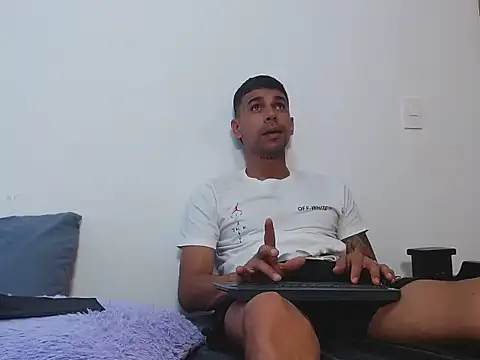 Snapshot of allanjones15 chatting on September 2025 09:03:01 PM allanjones15 online show from September 2025 09:03:01 PM