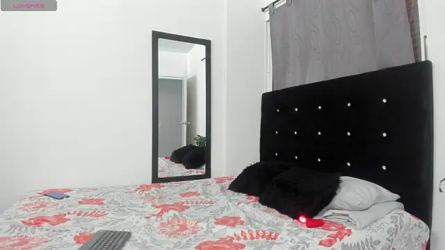 NicoleFletcher online show from October 2025 07:47:02 PM