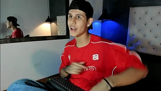 Snapshot of _realwav chatting on November 2025 05:35:02 PM realwav online show from November 2025 05:35:02 PM