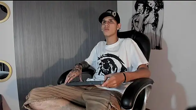 Snapshot of _realwav chatting on November 2025 06:07:01 PM realwav online show from November 2025 06:07:01 PM