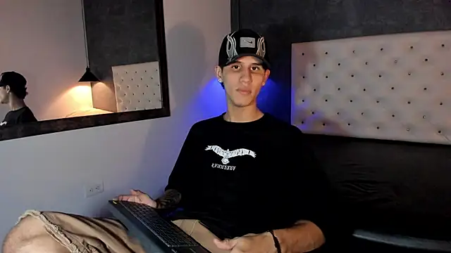 Snapshot of _realwav chatting on November 2025 10:20:02 PM realwav online show from November 2025 10:20:02 PM