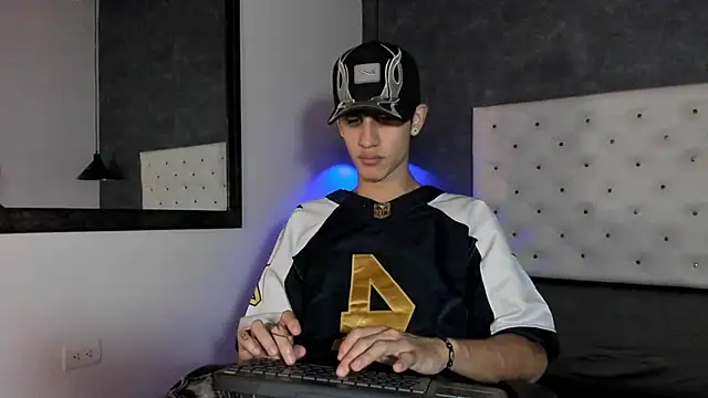 Snapshot of _realwav chatting on November 2025 04:22:02 AM realwav online show from November 2025 04:22:02 AM