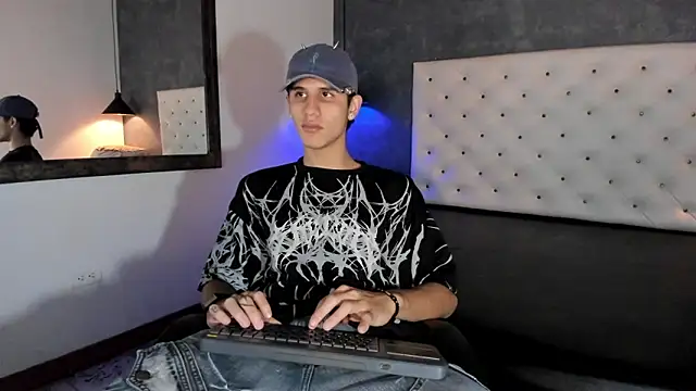 Snapshot of _realwav chatting on November 2025 07:08:02 AM realwav online show from November 2025 07:08:02 AM