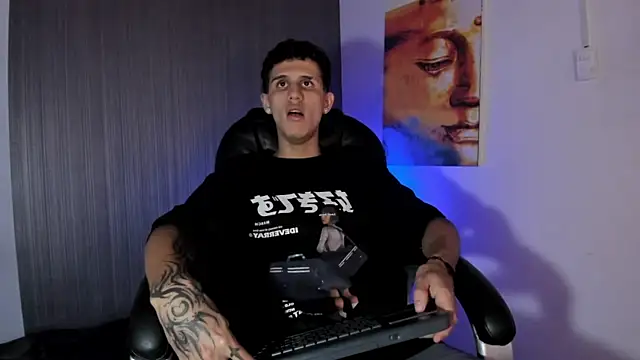 Snapshot of _realwav chatting on December 2025 08:56:02 AM realwav online show from December 2025 08:56:02 AM