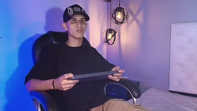 Snapshot of _realwav chatting on December 2025 05:46:02 AM realwav online show from December 2025 05:46:02 AM