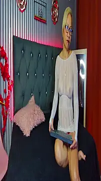 Snapshot of geminis_milf chatting on October 2025 06:50:01 PM geminis milf online show from October 2025 06:50:01 PM