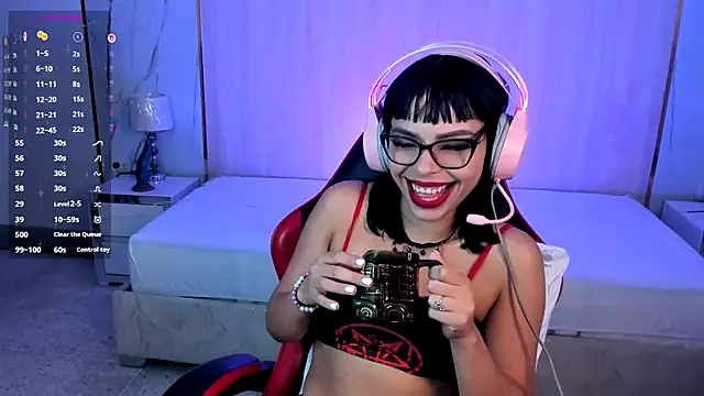 Snapshot of Nyveth chatting on November 2025 05:17:01 AM Nyveth online show from November 2025 05:17:01 AM