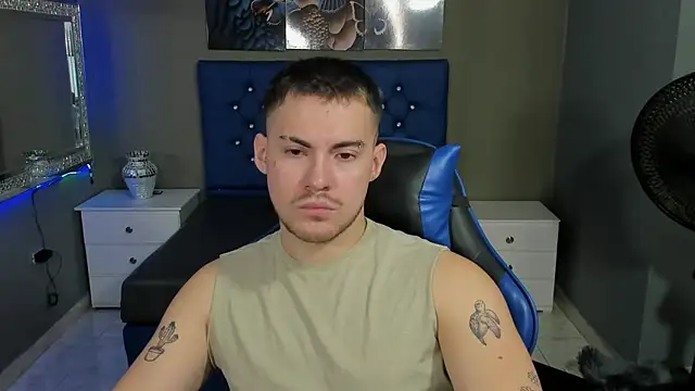 BrunoWalkerr online show from September 2025 01:11:02 PM