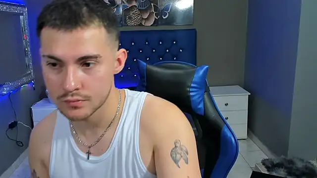 BrunoWalkerr online show from September 2025 01:44:02 PM