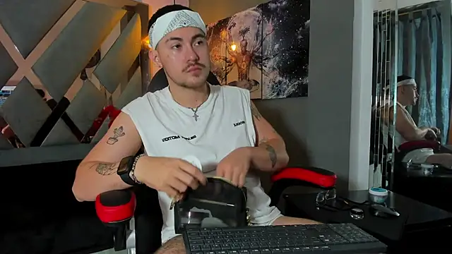 BrunoWalkerr online show from October 2025 12:41:02 PM