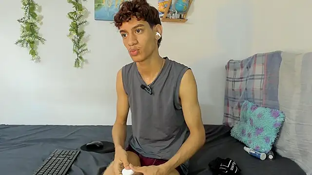 Peterfrost19 online show from October 2025 10:05:01 PM