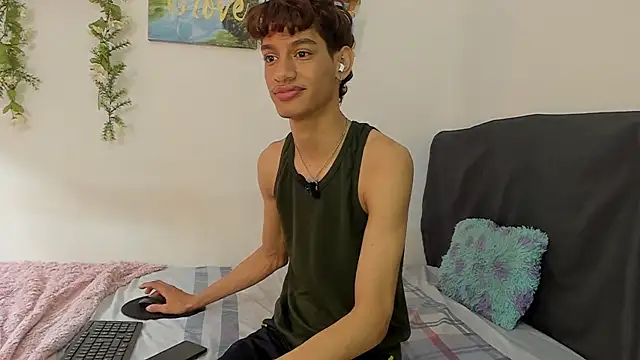 Peterfrost19 online show from October 2025 03:24:01 PM