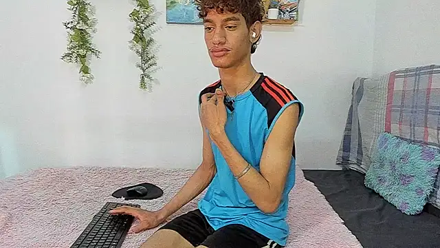 Peterfrost19 online show from November 2025 11:14:02 PM