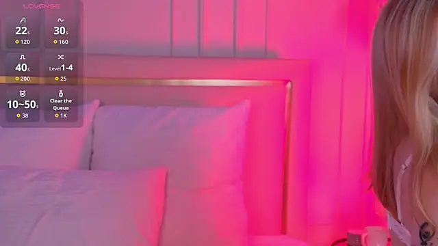 Snapshot of VelvetHell chatting on October 2025 03:38:01 AM VelvetHell online show from October 2025 03:38:01 AM