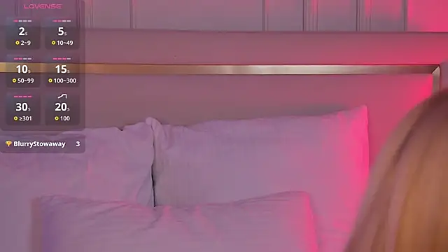 Snapshot of VelvetHell chatting on October 2025 03:39:02 AM VelvetHell online show from October 2025 03:39:02 AM