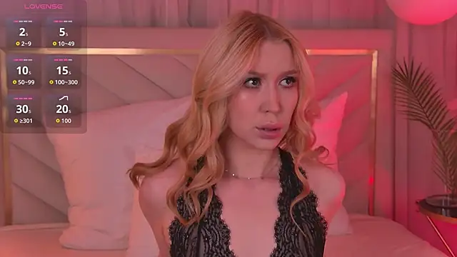 Snapshot of VelvetHell chatting on October 2025 03:42:02 AM VelvetHell online show from October 2025 03:42:02 AM