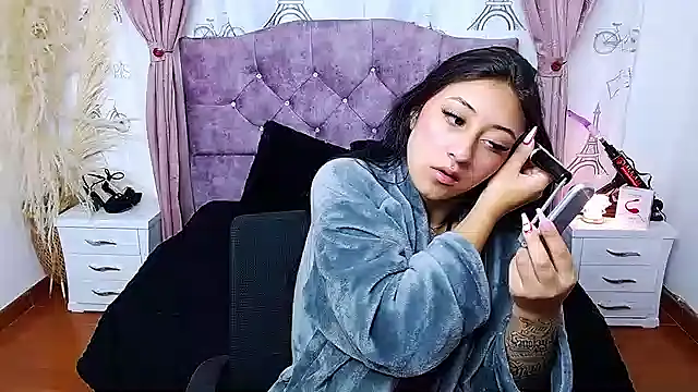 Snapshot of Wendy-13 chatting on October 2025 11:33:02 AM Wendy-13 online show from October 2025 11:33:02 AM