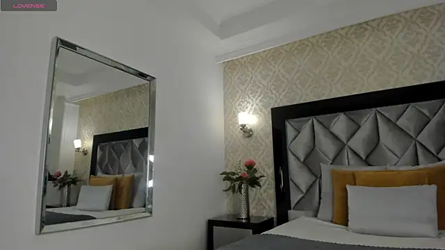 Layla Mackenzie online show from October 2025 11:27:01 PM