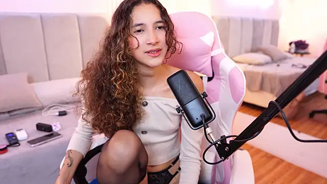 pinkloly online show from September 2025 07:06:02 PM