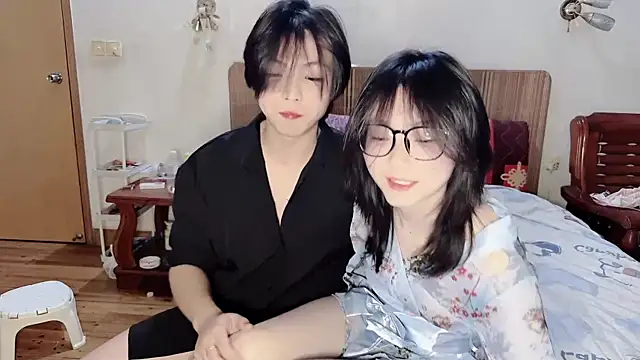 Snapshot of Crush-1 chatting on November 2025 04:42:01 PM Crush-1 online show from November 2025 04:42:01 PM