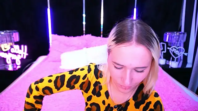 Snapshot of LilElfie chatting on October 2025 07:06:02 AM LilElfie online show from October 2025 07:06:02 AM