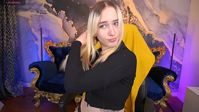 Snapshot of LilElfie chatting on October 2025 07:46:02 PM LilElfie online show from October 2025 07:46:02 PM