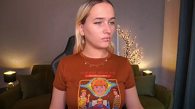 Snapshot of LilElfie chatting on October 2025 02:57:02 PM LilElfie online show from October 2025 02:57:02 PM