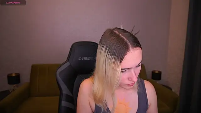 Snapshot of LilElfie chatting on November 2025 02:28:01 PM LilElfie online show from November 2025 02:28:01 PM