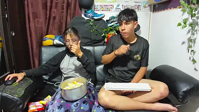 Snapshot of Donuts_DD chatting on September 2025 07:34:01 AM Donuts DD online show from September 2025 07:34:01 AM