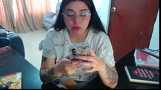 Hanna-11 online show from October 2025 07:03:02 PM