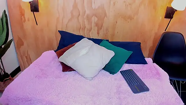 Snapshot of milavega_ chatting on October 2025 12:06:02 PM milavega online show from October 2025 12:06:02 PM