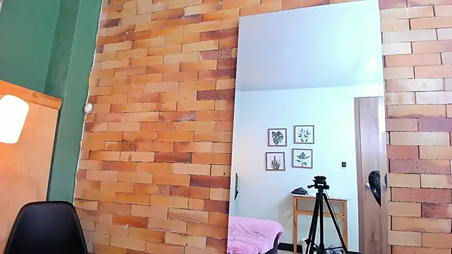 Snapshot of milavega_ chatting on October 2025 12:41:02 PM milavega online show from October 2025 12:41:02 PM