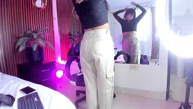 Snapshot of Dulce_Pettit chatting on October 2025 12:44:02 PM Dulce Pettit online show from October 2025 12:44:02 PM