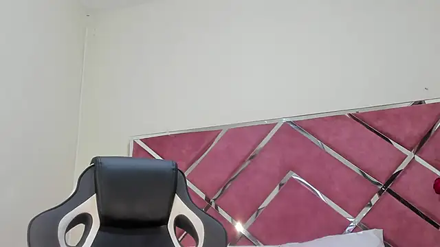 Snapshot of Dulce_Pettit chatting on October 2025 12:38:01 PM Dulce Pettit online show from October 2025 12:38:01 PM