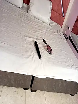 Snapshot of Dulce_Pettit chatting on October 2025 12:08:02 PM Dulce Pettit online show from October 2025 12:08:02 PM