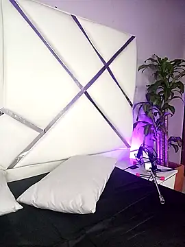 Snapshot of Dulce_Pettit chatting on October 2025 11:55:02 AM Dulce Pettit online show from October 2025 11:55:02 AM