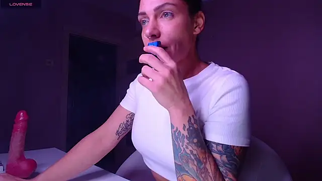 Simona Moonshine online show from September 2025 07:17:02 PM