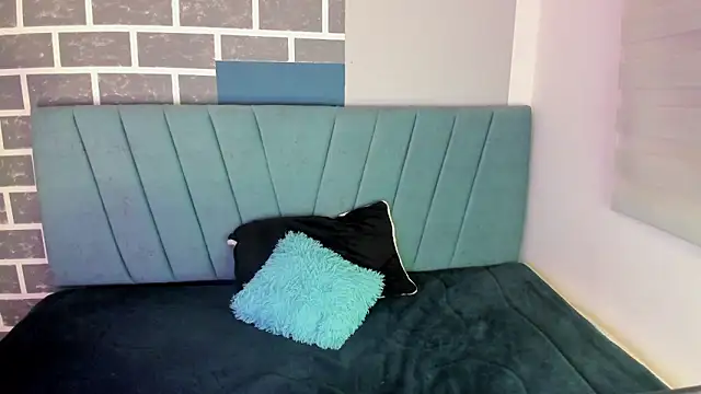 little annee online show from September 2025 11:37:01 PM