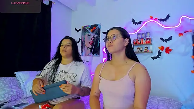 Snapshot of Dilan_and_Mia chatting on October 2025 10:22:02 PM Dilan and Mia online show from October 2025 10:22:02 PM