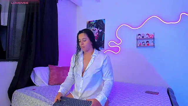 Snapshot of Dilan_and_Mia chatting on November 2025 02:33:01 AM Dilan and Mia online show from November 2025 02:33:01 AM