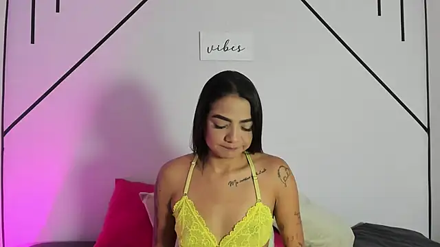 Snapshot of MiahCornell_ chatting on October 2025 07:24:01 PM MiahCornell online show from October 2025 07:24:01 PM