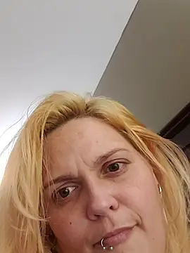 Jynxthefoxyfuck online show from November 2025 04:17:01 PM