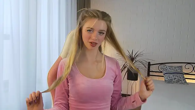 KelsiWest online show from October 2025 01:40:02 PM