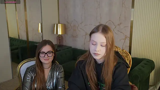 Esmie Smile online show from October 2025 11:05:02 AM