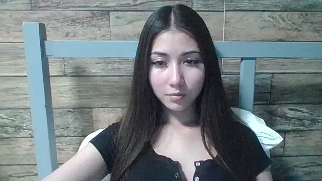 Virginia Hicks online show from October 2025 06:05:02 PM