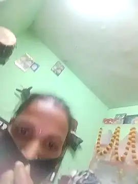 Snapshot of RAYI_Queen_4 chatting on October 2025 05:24:02 PM RAYI Queen 4 online show from October 2025 05:24:02 PM