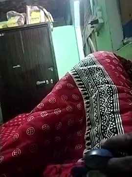 Snapshot of RAYI_Queen_4 chatting on October 2025 04:42:01 PM RAYI Queen 4 online show from October 2025 04:42:01 PM