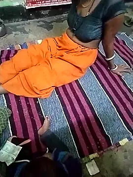 Snapshot of RAYI_Queen_4 chatting on October 2025 03:46:01 PM RAYI Queen 4 online show from October 2025 03:46:01 PM