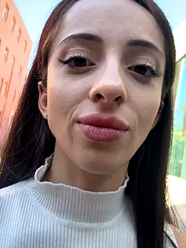 Yesmoree online show from September 2025 12:41:01 PM