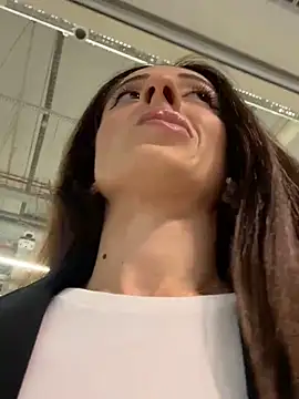 Yesmoree online show from September 2025 01:48:02 PM